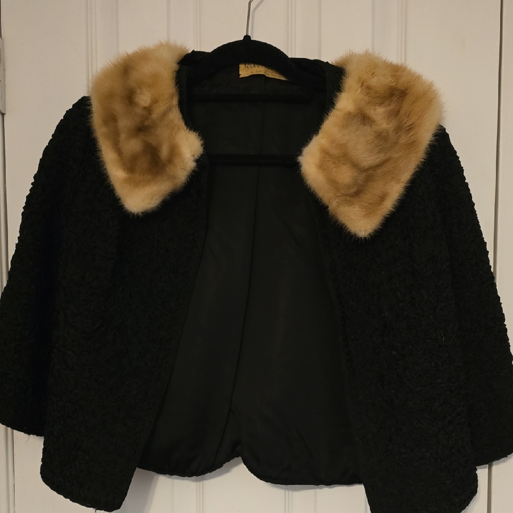 Elegant Black Jacket with Faux Fur Collar